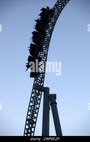 11/12 Achterbahnfahrten bei Nacht, Thorpe Park, Chertsey, Großbritannien. Stockfoto