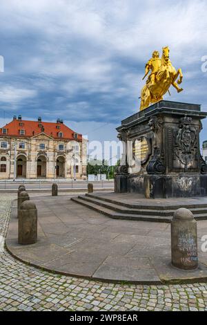 Goldener Reiter, Reiterstatue des sächsischen Kurfürsten und Königs von Polen, Augustus der Starke vor dem Blockhaus in Dresden. Stockfoto