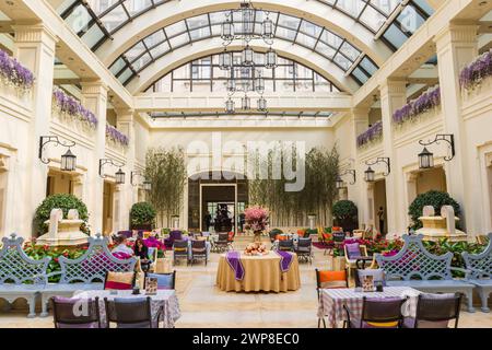 Speisesaal des historischen Astor Hotels in Tianjin, China Stockfoto