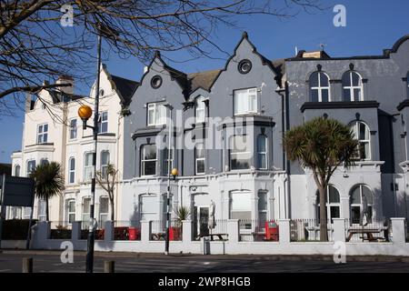 Eine Reihe von Reihenhäusern in Clacton on Sea in Essex im Vereinigten Königreich Stockfoto