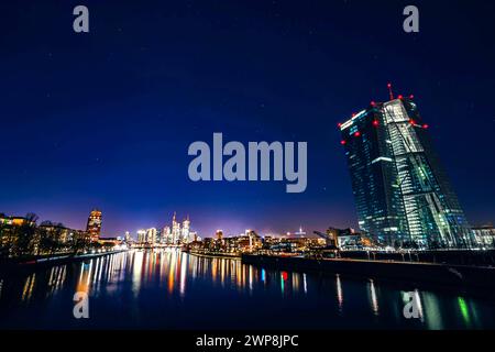 Frankfurt am Main - Skyline bei Nacht 05.03.24: Die Frankfurter Skyline bei Nacht. Frankfurt Main Skyline Hessen Deutschland *** Frankfurt am Main Skyline bei Nacht 05 03 24 die Frankfurt Skyline bei Nacht Frankfurt Main Skyline Hessen Deutschland IMG-20240128-WA0001 Stockfoto