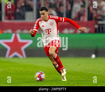 05.03.2024, Fussball UEFA Championsleague 2023/2024: Achtelfinale, FC Bayern München - Lazio Rom, in der Allianz-Arena München. Jamal Musiala FC Bayern München ***DFL- und DFB-Vorschriften verbieten jede Verwendung von Fotografien als Bildsequenzen und/oder Quasi-Video.*** 05.03.2024. Championsleague, FCB-Latium Rom 05.03.2024. Championsleague, FCB-Lazio Rom *** 05 03 2024, Fußball UEFA Championsleague 2023 2024 Achtelfinale, FC Bayern München Lazio Rom, in der Allianz Arena München Jamal Musiala FC Bayern München DFL und DFB verbieten jede Verwendung von Fotos als Bildsequenzen und oder Quasi-Video 05 Stockfoto