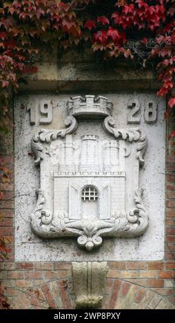 Wappen der Stadt Zagreb auf dem Friedhof Mirogoj in Zagreb, Kroatien Stockfoto