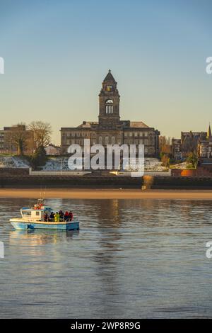 Wallasey Town Hall vom Fluss mersey Stockfoto