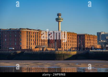 Liverpool Waterfront von der Mersey Fähre Stockfoto