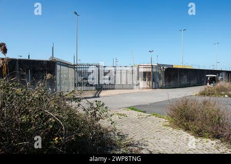 Roma, Italien. März 2024. 03/2024 - Roma, Italia - Cronaca - CPR di Ponte Galeria punto stampa dei Senatori dopo la visita a sorpresa all'interno del CPR. Nella foto l'ingresso del CPR di Ponte Galeria CPR von Ponte Galeria Pressestelle der Senatoren nach dem Überraschungsbesuch in der CPR. Quelle: LaPresse/Alamy Live News Stockfoto