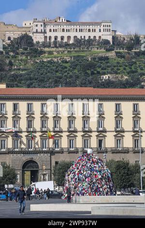 6. März 2024, Neapel, Kampanien, piazza municipio: 03/06/2024 NEAPEL, DER MAESTRO PISTOLETTO IM GIUNTA-SAAL IM PALAZZO SAN GIACOMO BEI DER PRÄSENTATION DER NEUEN VERSION DER „VENUS DER LUMPEN“ AUF DER PIAZZA MUNICIPIO. Die Venus, so heißt es, wurde der Stadt Neapel geschenkt. (Kreditbild: © Fabio Sasso/ZUMA Press Wire) NUR REDAKTIONELLE VERWENDUNG! Nicht für kommerzielle ZWECKE! Stockfoto