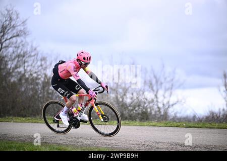 Auxerre, Frankreich. März 2024. Der britische Owain Doull von EF Education-EasyPost wurde am Dienstag, den 05. März 2024, in Aktion während der dritten Etappe des Radrennens Paris-Nizza, einem Team-Zeitfahren von 26,9km von und nach Auxerre, Frankreich, gezeigt. BELGA FOTO JASPER JACOBS Credit: Belga News Agency/Alamy Live News Stockfoto