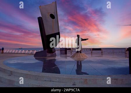 Ein Denkmal für Luis Pardo, einen chilenischen Marineoffizier, der die Expedition leitete, um Sir Ernest Shackleton und seine gestrandeten Besatzungsmitglieder zu retten. Stockfoto