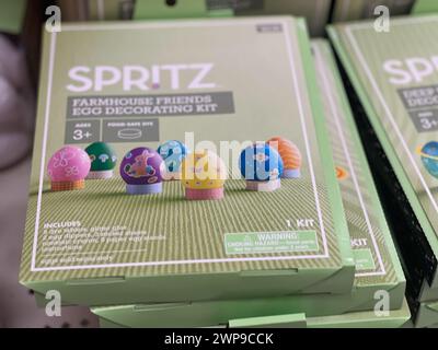 Baltimore, USA. März 2024. Die Einzelhandelsgeschäfte Target und Giant Grocery haben Osterartikel, Süßigkeiten, Kunsthandwerk, Körbe und Schokolade, die vor den Osterferien in Baltimore, Maryland, am 4. März 2024 gut gefüllt sind. (Foto: Robyn Stevens Brody/SIPA USA) Credit: SIPA USA/Alamy Live News Stockfoto