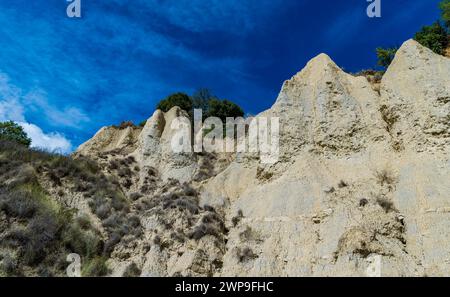 Aliano Badlands (Calanchi), Landschaft aus Tonskulpturen, die durch das Regenwasser erodiert wurden, Region Basilicata, Süditalien Stockfoto