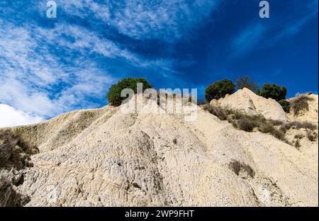 Aliano Badlands (Calanchi), Landschaft aus Tonskulpturen, die durch das Regenwasser erodiert wurden, Region Basilicata, Süditalien Stockfoto