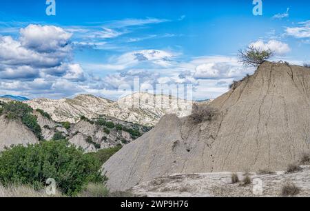 Aliano Badlands (Calanchi), Landschaft aus Tonskulpturen, die durch das Regenwasser erodiert wurden, Region Basilicata, Süditalien Stockfoto