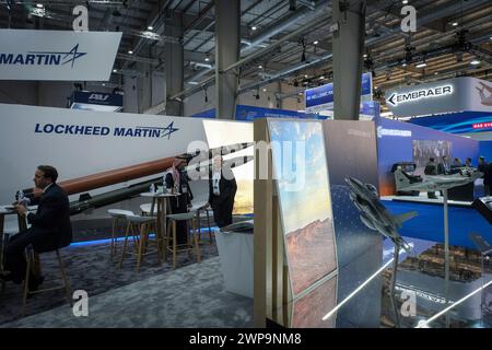 Saudia Arabien, Riad, 04.02.2024. Die Weltmesse für Verteidigung bringt 770 Aussteller zusammen, darunter Hersteller und Waffenhändler aus 100 Ländern, darunter China, Russland und die Ukraine. Foto von Fred MARIE / Collectif DR. Arabia saoudite, Riyad, 04.02.2024. Salon professionnel et international du World Defense Show rassembliert 770 Exposants, notamment industriels et vendeurs d armes, venant de 100 Pays, notamment la Chine, la Russie et l Ukraine. Photographie de Fred MARIE / Collectif DR. Stockfoto