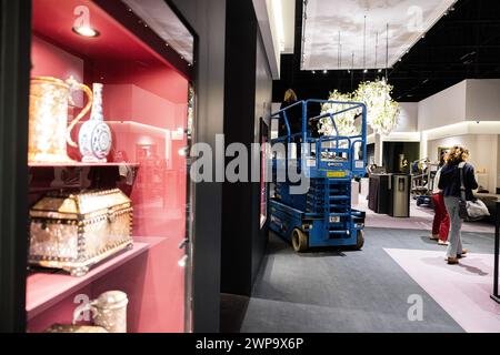 MAASTRICHT - die Vorbereitung für die bevorstehende TEFAF, die große jährliche Kunst- und Antiquitätenmesse in Maastricht. ANP ROB ENGELAAR niederlande aus - belgien aus Stockfoto