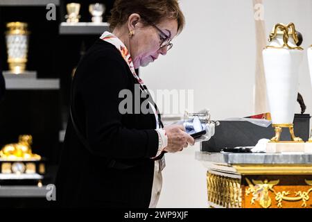 MAASTRICHT - die Vorbereitung für die bevorstehende TEFAF, die große jährliche Kunst- und Antiquitätenmesse in Maastricht. ANP ROB ENGELAAR niederlande aus - belgien aus Stockfoto