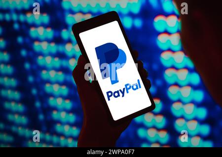 Brasilien. März 2024. In dieser Abbildung wird das PayPal-Logo auf einem Smartphone-Bildschirm angezeigt. (Foto von Rafael Henrique/SOPA Images/SIPA USA) *** ausschließlich für redaktionelle Nachrichten *** Credit: SIPA USA/Alamy Live News Stockfoto