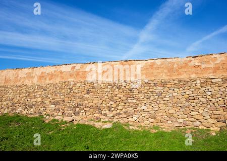 Nachbau der Verteidigungsmauer in der keltiberischen Siedlung in Garray, Provinz Soria, Castilla Leon in Spanien. Stockfoto