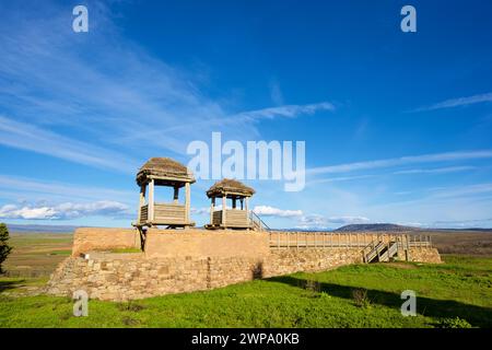 Nachbau der Verteidigungsmauer in der keltiberischen Siedlung in Garray, Provinz Soria, Castilla Leon in Spanien. Stockfoto