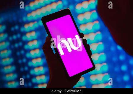 Brasilien. März 2024. In dieser Abbildung wird das Nubank-Logo auf einem Smartphone-Bildschirm angezeigt. (Foto von Rafael Henrique/SOPA Images/SIPA USA) *** ausschließlich für redaktionelle Nachrichten *** Credit: SIPA USA/Alamy Live News Stockfoto