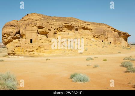 Jabal Al-Ahmar ist einer der markanten Felsvorsprünge in der Stadt Al-Hijr, Saudi-Arabien Stockfoto