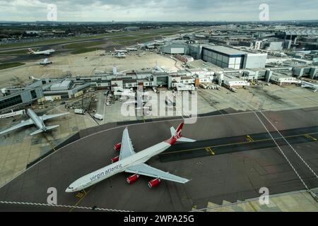 Bisher unveröffentlichtes Dateifoto vom 10/13 Allgemeine Ansicht der Landebahnen des Flughafens Heathrow vom Kontrollturm aus. Ein umstrittenes Drittel zu bauen Stockfoto