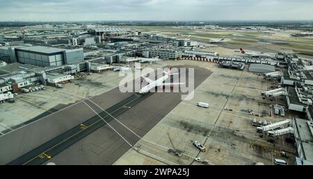 Bisher unveröffentlichtes Dateifoto vom 10/13 Allgemeine Ansicht der Landebahnen des Flughafens Heathrow vom Kontrollturm aus. Ein umstrittenes Drittel zu bauen Stockfoto
