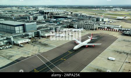 Bisher unveröffentlichtes Dateifoto vom 10/13 Allgemeine Ansicht der Landebahnen des Flughafens Heathrow vom Kontrollturm aus. Ein umstrittenes Drittel zu bauen Stockfoto