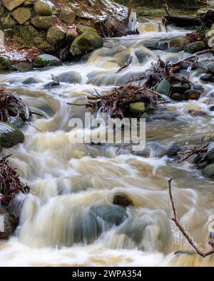 Ein kleiner Wasserfall in der Mallings Gorge Stockfoto