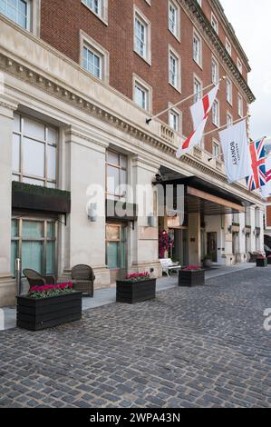 Außenansicht des Londoner Marriott 5-Sterne-Luxushotels am Grosvenor Square, Mayfair, London, England, Großbritannien Stockfoto