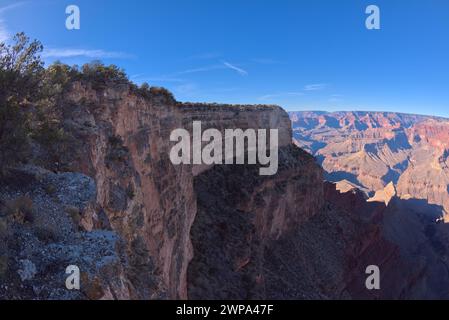 Die steile Klippenwand an der Ostseite des Pima Point am Grand Canyon Arizona. Stockfoto