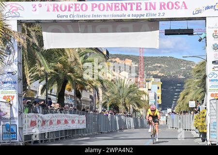 Pietra Ligura, Italien. März 2024. Kristen Faulkner (EF Education - Cannondale) 2Â° klassifiziert während Femminile - Trofeo Ponente Rosa - Bordighera/Pietra Ligure, Straßenradrennen in Pietra Ligura, Italien, 06. März 2024 Credit: Independent Photo Agency/Alamy Live News Stockfoto