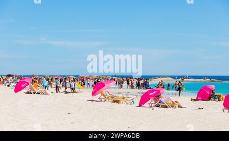 Kapstadt, Südafrika - 18. Februar 2023: Blick auf Urlauber am Strand von Camps Bay Stockfoto