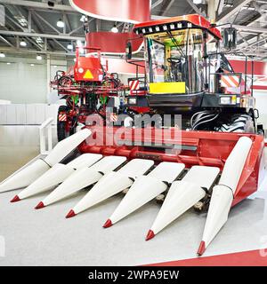 Reaper Mais auf einer landwirtschaftlichen Erntemaschine auf Ausstellung Stockfoto