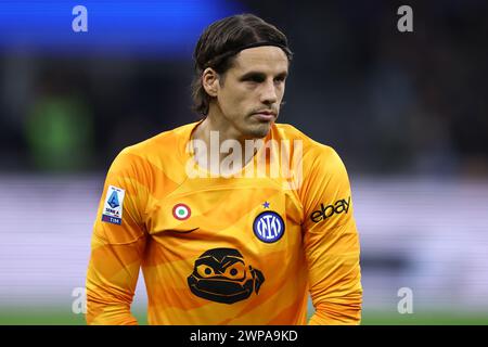 Yann Sommer vom FC Internazionale sieht beim Spiel der Serie A zwischen dem FC Internazionale und Genua CFC am 4. März 2024 im Stadio Giuseppe Meazza in Mailand an. Stockfoto