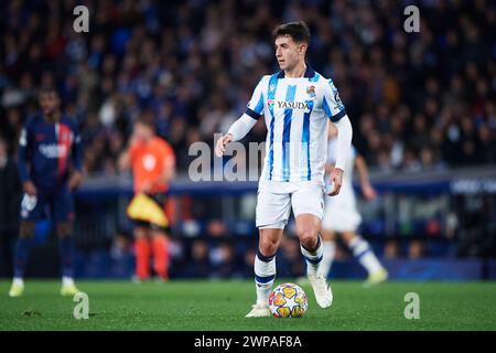 Martin Zubimendi von Real Sociedad mit dem Ball beim UEFA Champions League-Spiel zwischen Real Sociedad und Paris Saint-Germain in der reale Arena St Stockfoto