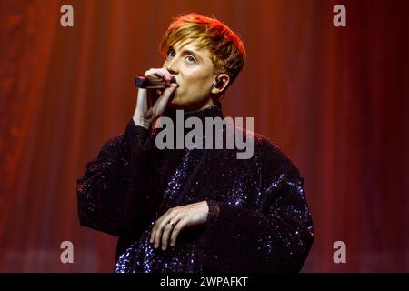 Der belgische Sänger lebt in der ING Arena | Le chanteur belge Loic Nottet en Concert a l'ING Arena Stockfoto