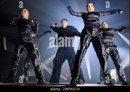 Der belgische Sänger lebt in der ING Arena | Le chanteur belge Loic Nottet en Concert a l'ING Arena Stockfoto