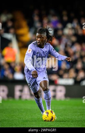 Real Madrids französischer Spieler Eduardo Camavinga in Aktion während eines EA Sports LaLiga-Spiels in Mestalla, Valencia, Spanien. Stockfoto