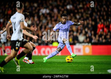 Real Madrids brasilianischer Spieler Vinicius Jr in einem Spiel in Mestalla, Valencia, Spanien. Stockfoto