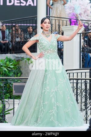 Die National Asian Wedding Show London 2024 - traditionelle und moderne Hochzeitskleidung. Stockfoto