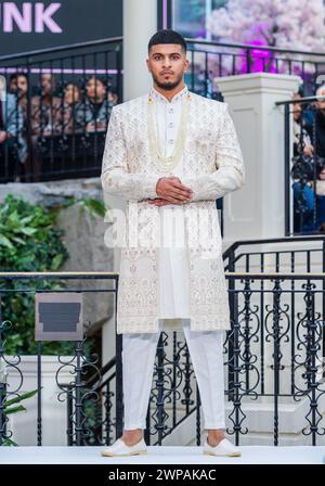 Die National Asian Wedding Show London 2024 - traditionelle und moderne Hochzeitskleidung. Stockfoto