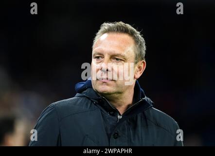 Huddersfield Town Manager Andre Breitenreiter vor dem Sky Bet Championship Match im Cardiff City Stadium, Wales. Bilddatum: Mittwoch, 6. März 2024. Stockfoto