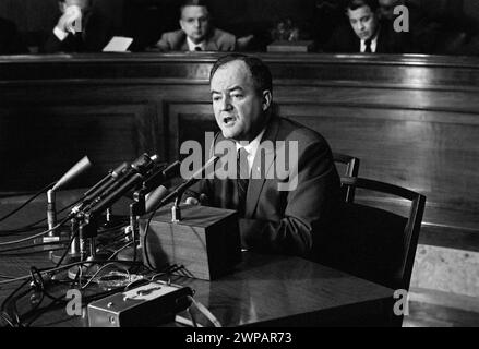 US-Senator Hubert Humphrey kündigt an, dass er für den US-Präsidenten, Washington, D.C., USA, John T. Bledsoe, kandidieren wird. U.S. News & World Report Magazine Photograph Collection, 30. Dezember 1959 Stockfoto