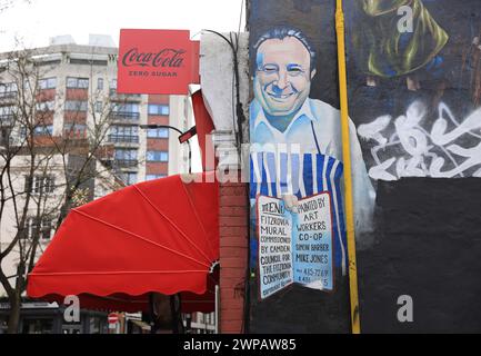 Fitzrovia Mural, im Auftrag des Camden Council für die lokale Gemeinde, gemalt von Kunstarbeitern Co-OP Simon Barber & Mike Jones, im Zentrum von London, Großbritannien Stockfoto