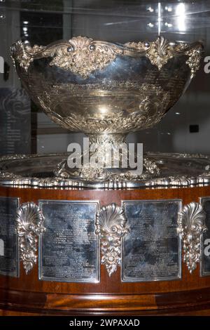 Turin, Italien. März 2024. Die Davis Cup Trophy wird in Turin (Italien) ausgestellt, nachdem Italien sie in der Ausgabe 2023 gewann Credit: Marco Destefanis/Alamy Live News Stockfoto