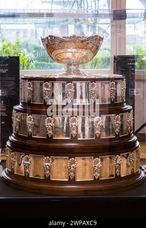 Turin, Italien. März 2024. Die Davis Cup Trophy wird in Turin (Italien) ausgestellt, nachdem Italien sie in der Ausgabe 2023 gewann Credit: Marco Destefanis/Alamy Live News Stockfoto