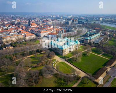 Dresden Luftbild Japanisches Palais, Palaisplatz in der inneren Dresdner Neustadt. Dresden Sachsen Deutschland *** Dresden Luftansicht Japanisches Schloss, Palaisplatz im Inneren Dresden Neustadt Dresden Sachsen Deutschland Dresden24 00521 Stockfoto