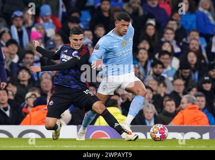 MANCHESTER, GROSSBRITANNIEN. März 2024. Mohamed Elyounoussi vom FC Kopenhagen und Matheus Nunes aus Manchester City fordern den Ball während des UEFA Champions League-Spiels im Etihad Stadium in MANCHESTER an. Der Bildnachweis sollte lauten: Andrew Yates/Sportimage Credit: Sportimage Ltd/Alamy Live News Stockfoto