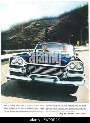 1957 „Dodge Swept Wing Car Print“-Werbung Stockfoto